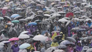 Supporters of impeached South Korean President Yoon Suk Yeol attend a Sunday service as they gather to oppose his impeachment near the presidential residence in Seoul, South Korea, Sunday, Jan. 5, 2025. (AP Photo/Ahn Young-joon)