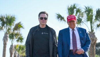 Donald Trump et Elon Musk assistent au lancement du sixième vol d'essai de la fusée SpaceX Starship, le 19 novembre 2024 à Brownsville, au Texas.