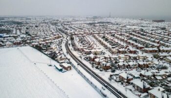 UK weather live: Flights delayed and roads closed as snow hits country while Met Office issues new warning