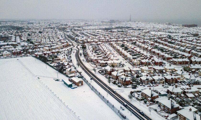 UK weather live: Flights delayed and roads closed as snow hits country while Met Office issues new warning