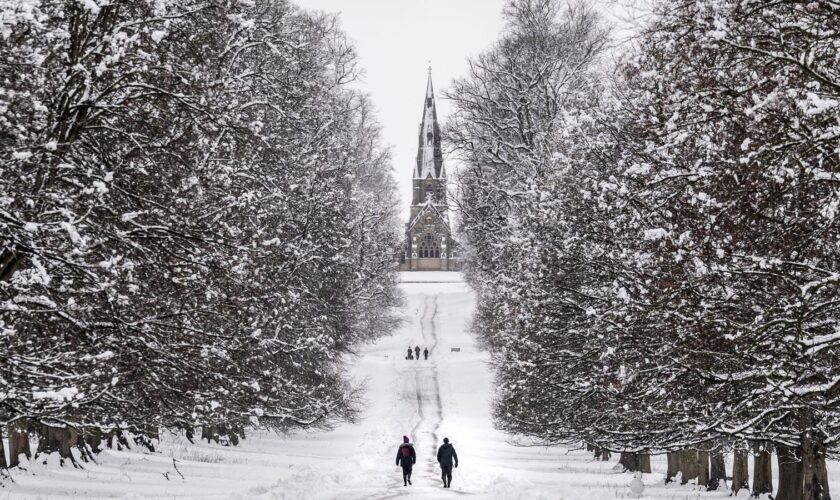 Millions of commuters face more snow, ice and rain after weekend of travel disruption