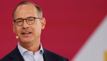 Allianz-Chef will Lohn für ersten Krankheitstag abschaffen