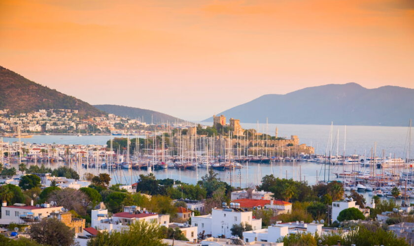 C'est le nouveau Saint-Tropez mais c'est bien moins cher. Cette ville en Méditerranée va séduire les connaisseurs