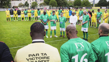 Au bord du terrain à Poissy, les «Holy Games» amen du monde