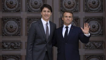 Démission de Trudeau : déjà un parallèle avec Macron "bien obligé de partir"