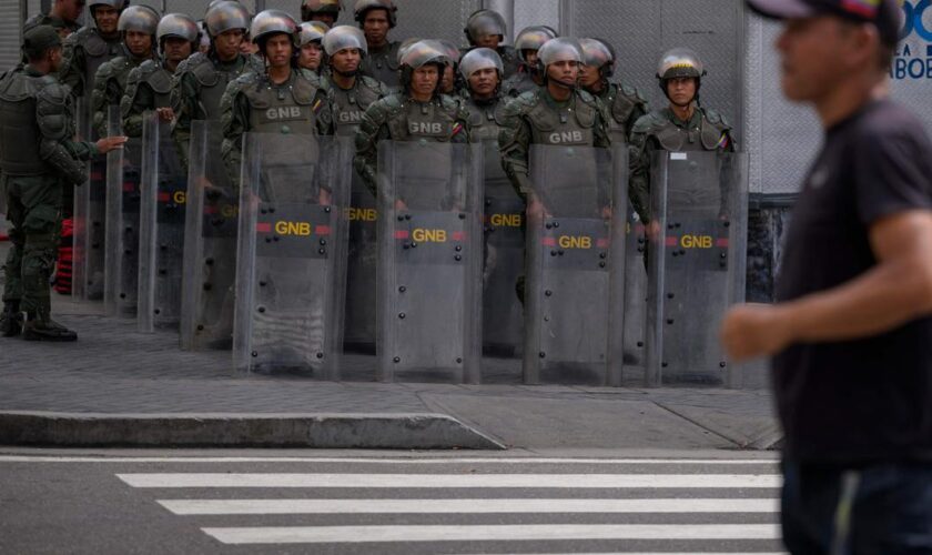 L’opposition vénézuélienne appelle à manifester la veille de l’investiture de Maduro