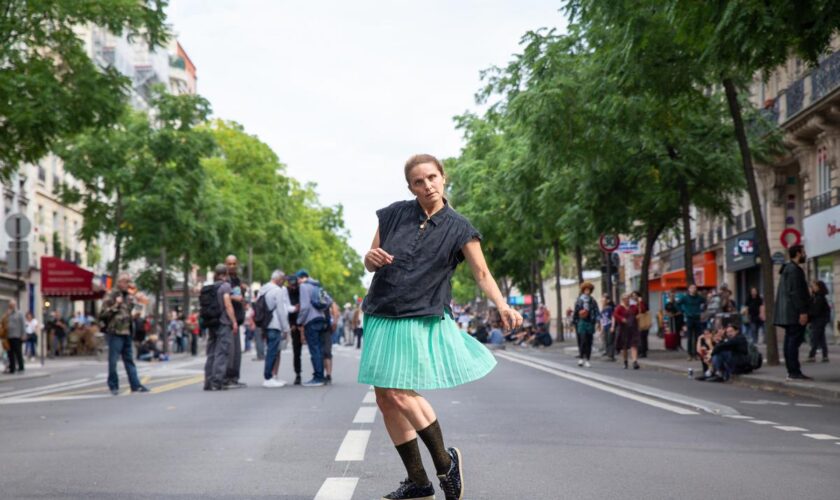 « Charlie Hebdo » : elle danse une minute par jour depuis dix ans pour rendre hommage aux victimes