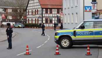 Geiselnahme in Volksbank in Hessen beendet – Tatverdächtiger festgenommen