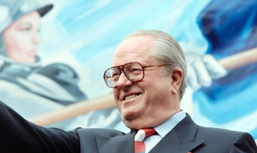 Jean-Marie Le Pen lors d'un hommage à Jeanne d'Arc, le 1er mai 1995 à Paris