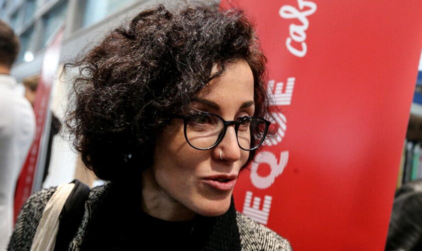 Dix ans de l’attentat de « Charlie Hebdo » : la dessinatrice Coco raconte le quotidien « plein de vie » de la rédaction