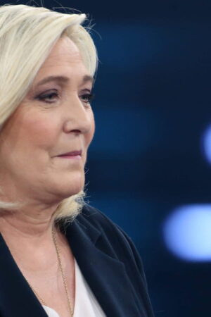 Marine Le Pen a appris la mort de son père brutalement, bien après Marion Maréchal et les journalistes