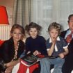 Le président du Front National Jean-Marie Le Pen pose avec sa femme Pierrette et leurs filles, le 1er mai 1974 dans leur appartement parisien. (De g à d): Pierrette Le Pen, Yann, Marine, Jean-Marie Le Pen, et Marie-Caroline.