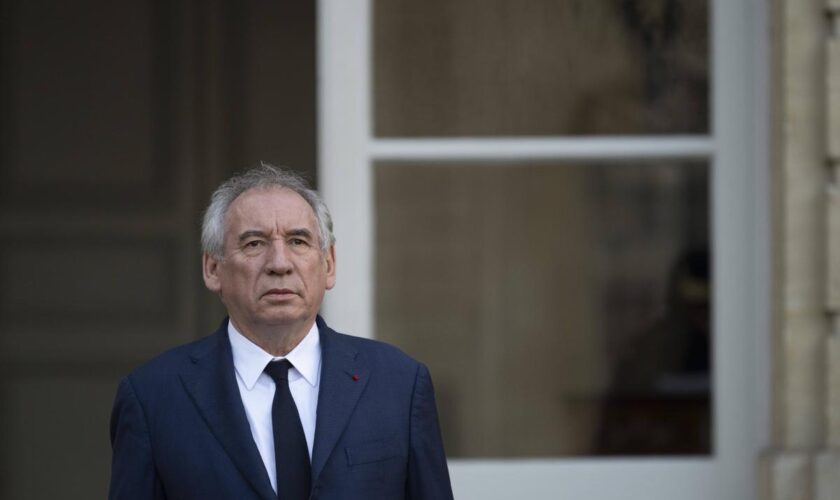 « Il n’est pas question de polémiques, mais de condamnations » : la gauche étrille la réaction de Bayrou après la mort de Le Pen