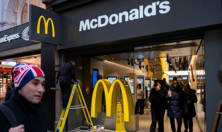 Royaume-Uni : harcèlement, racisme, homophobie... Des centaines d’employés attaquent McDonald’s