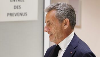 L'ancien président français Nicolas Sarkozy, à son arrivée au palais de justice de Paris, le 6 janvier 2025