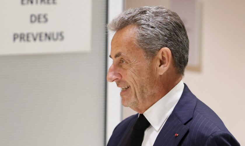 L'ancien président français Nicolas Sarkozy, à son arrivée au palais de justice de Paris, le 6 janvier 2025