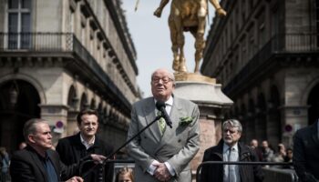 Jean-Marie Le Pen a joué un « rôle dans la vie publique » qui « relève désormais du jugement de l’Histoire », déclare l’Elysée dans un communiqué