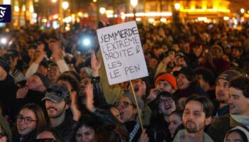 Hunderte feiern Tod von Rechtsextremist Le Pen in Frankreich