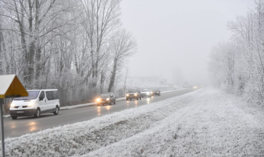 Neige-verglas : jusqu'à 20 cm attendus, 5 départements placés en vigilance orange par Météo France