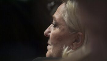 « Beaucoup de gens qui l’aiment le pleurent ici-bas » : Marine Le Pen évoque la mort de son père, les obsèques prévues samedi