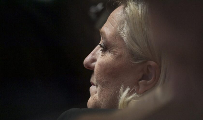 « Beaucoup de gens qui l’aiment le pleurent ici-bas » : Marine Le Pen évoque la mort de son père, les obsèques prévues samedi