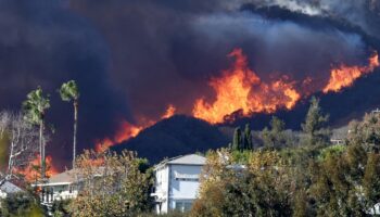 Incendies à Los Angeles : les vents de Santa Ana, ce phénomène météo qui attise les flammes