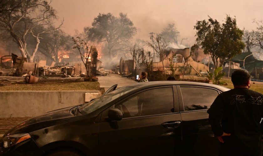 Des maisons détruites par un incendie à Altadena, au nord de Los Angeles, le 8 janvier 2025