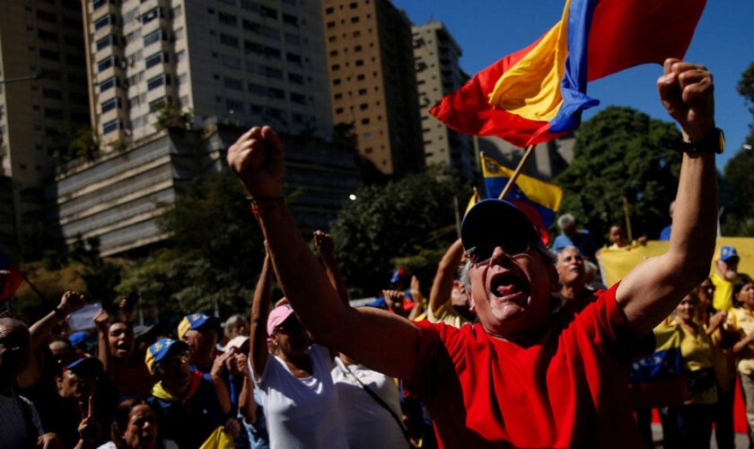 Thousands of Venezuelan opposition supporters take to the streets ahead of Maduro's third inauguration