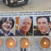 Hommage aux dessinateurs de Charlie Hebdo assassinés lors d'un rassemblement à Marseille, le 8 janvier 2015