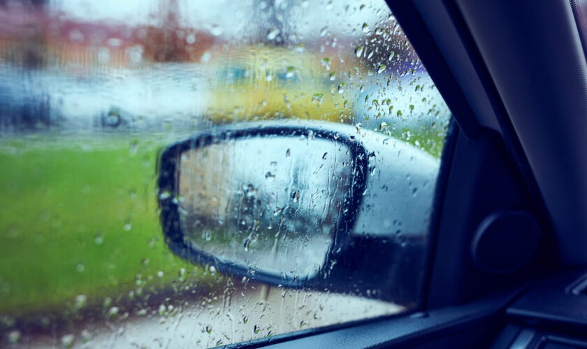 Comment se débarrasser de la buée en voiture un temps record ? L'astuce à connaître absolument