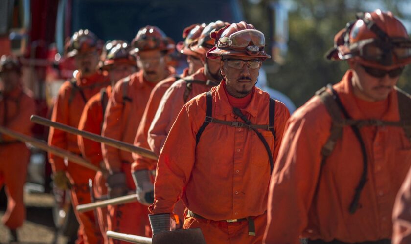 Incendies à Los Angeles : un quart des pompiers luttant contre le feu sont des prisonniers