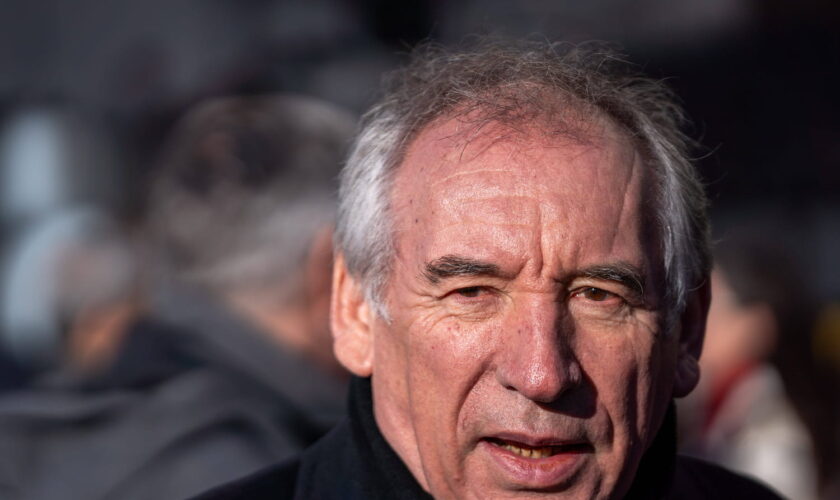 Motion de censure : pour rester, Bayrou contraint de négocier le soutien du PS