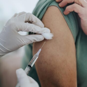 Face à la flambée de l’épidémie de grippe, la vaccination est toujours possible, en plus des gestes barrières