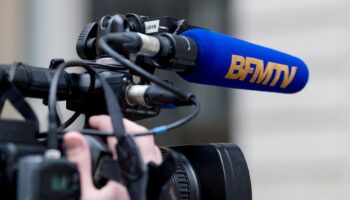 À Évreux, deux journalistes de BFMTV agressées après un duplex et conduites aux urgences