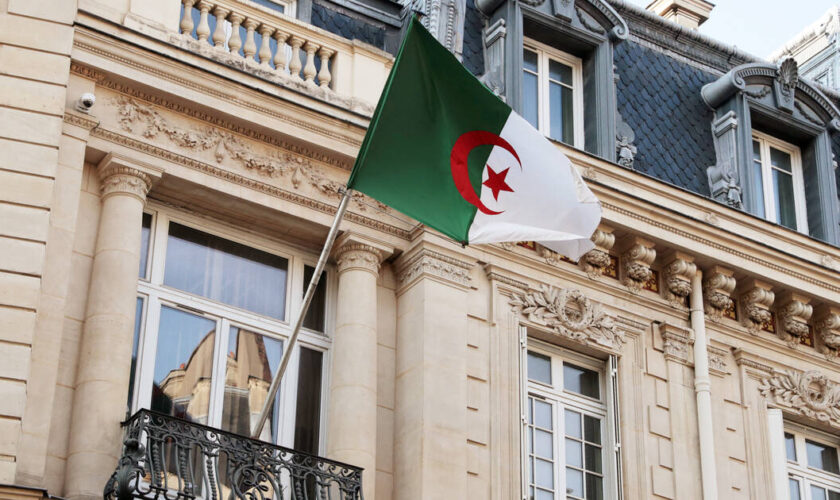 Influenceur expulsé : l’Algérie rejette les accusations d’«escalade» de la France et dénonce la «désinformation»