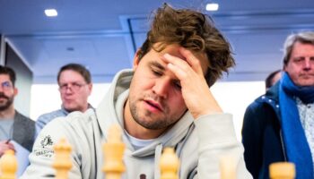 Im Kapuzenpulli gewinnt Carlsen sein Debüt für St. Pauli