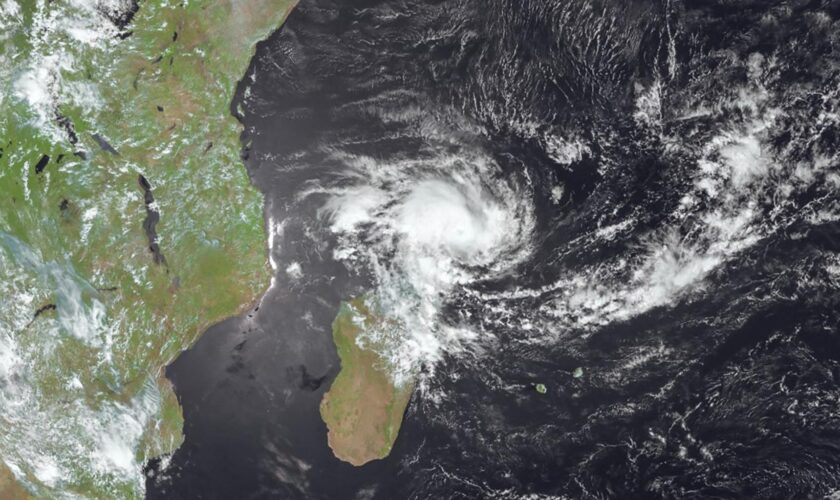 Mayotte en alerte rouge à l’approche du cyclone Dikedeli, moins d’un mois après le cyclone Chido