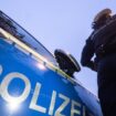 Polizistin kann sich nur durch beherzten Sprung zur Seite retten