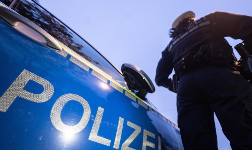 Polizistin kann sich nur durch beherzten Sprung zur Seite retten