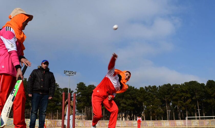 Des Afghanes misaient sur le cricket pour s’émanciper, les talibans les ont poussées à l’exil