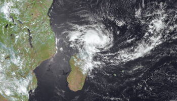 Encore meurtri après Chido, Mayotte affronte ce dimanche le cyclone Dikeledi