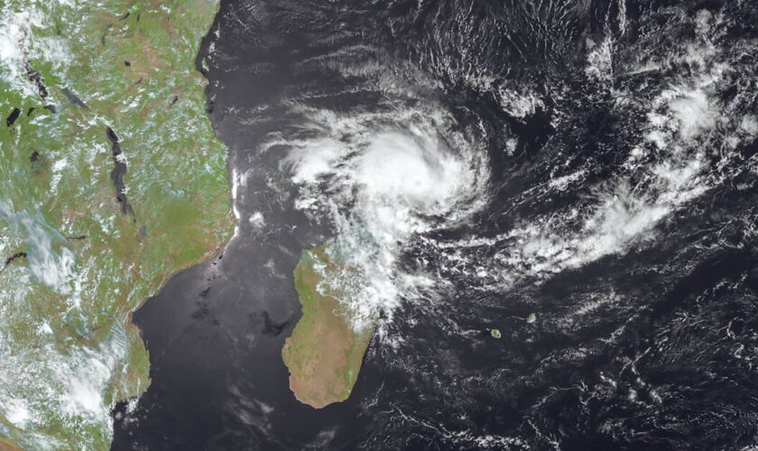 Encore meurtri après Chido, Mayotte affronte ce dimanche le cyclone Dikeledi