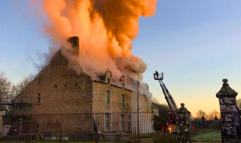 En Bretagne, un incendie ravage ce manoir classé aux monuments historiques, tout juste restauré