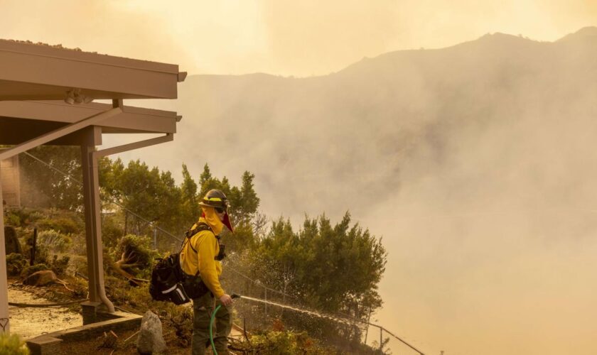 « Tous nos amis ont perdu leur maison » : à Los Angeles, les incendies s’étendent et le bilan grimpe à 16 morts