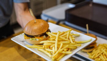 Cette enseigne de restauration rapide est la préférée des Français, surtout pour le prix ! Et ce n'est pas McDo