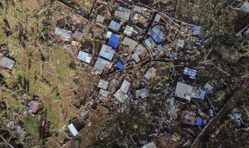 Tempête Dikeledi à Mayotte : l'alerte rouge maintenue, le risque d'une mousson après les inondations