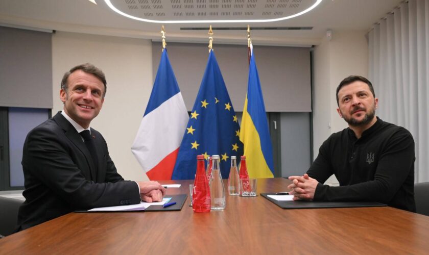 Guerre en Ukraine : Zelensky dit avoir dit avoir discuté avec Macron du « déploiement de contingents » étrangers