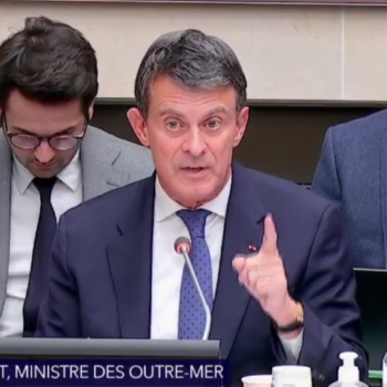 Mayotte : Manuel Valls ironise sur ses retrouvailles avec Aurélien Taché après une question tendue à l’Assemblée