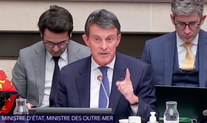 Mayotte : Manuel Valls ironise sur ses retrouvailles avec Aurélien Taché après une question tendue à l’Assemblée