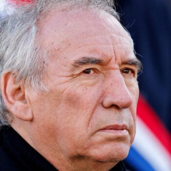 François Bayrou prononce son discours de politique générale dans une Ve République agonisante